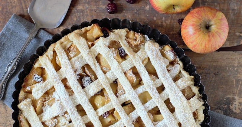 Tarte aux pommes rustique à la pâte brisée maison, le goût de l'authentique