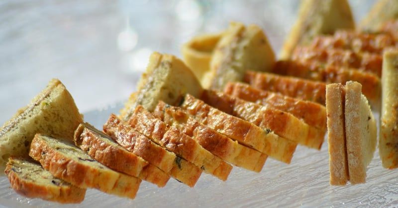 Cake salé aux olives et feta idéal pour l'apéro : la recette qui fait l'unanimité